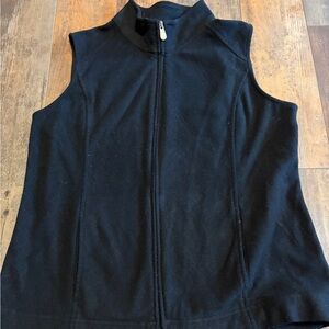 Women’s Croft and Barrow black fleece vest size petite medium